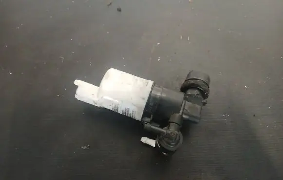 Peugeot 308 Windscreen/windshield washer pump 8200295685 288200001R
