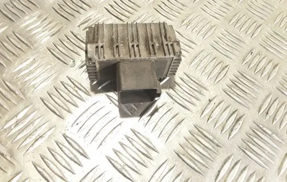 Opel Vectra C Glow plug pre-heat relay 09132691