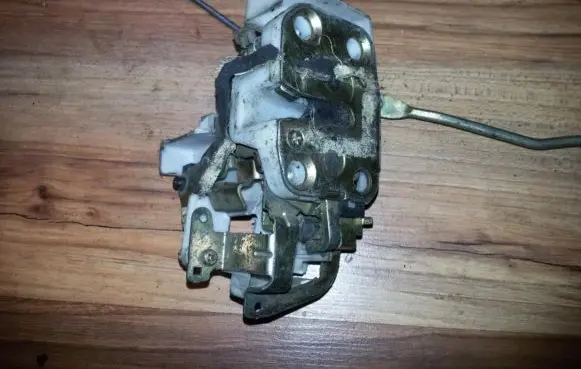 KIA Sportage Front door lock