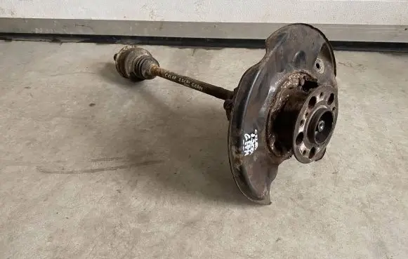 Rear wheel hub spindle/knuckle