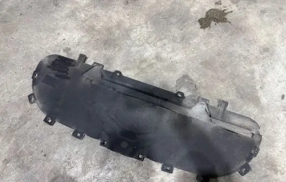 Engine bonnet/hood sound/heat insulation