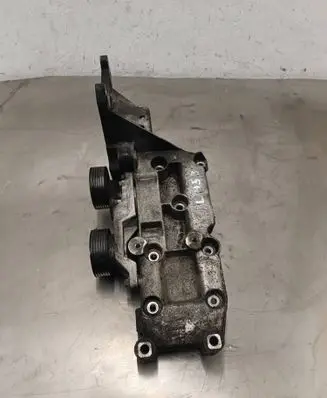 Volvo XC90 Generator/alternator bracket 30757068