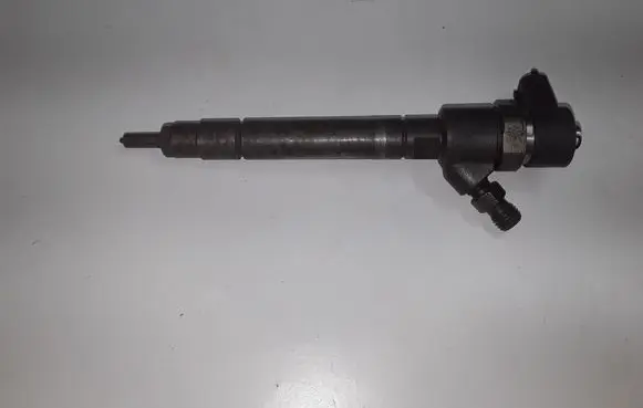 Volvo XC70 Fuel injector 30750283