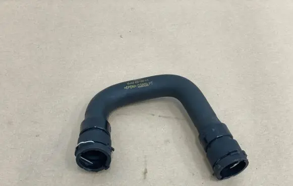 Land Rover Discovery Sport Engine coolant pipe/hose GJ328B159AA