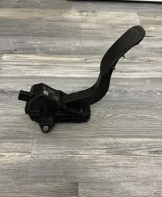 Toyota C-HR I Accelerator throttle pedal 78110F4020