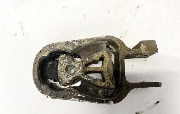 Engine mount bracket