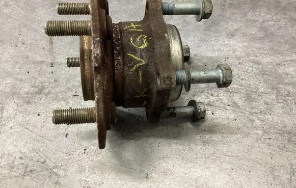 Honda CR-V Front wheel hub