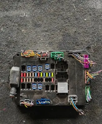 Jaguar XF X250 Fuse module 9X2314B476AD
