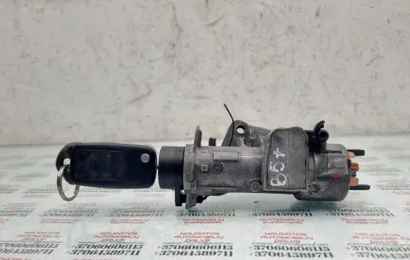 Volkswagen PASSAT B5.5 Ignition lock 4B0905851C