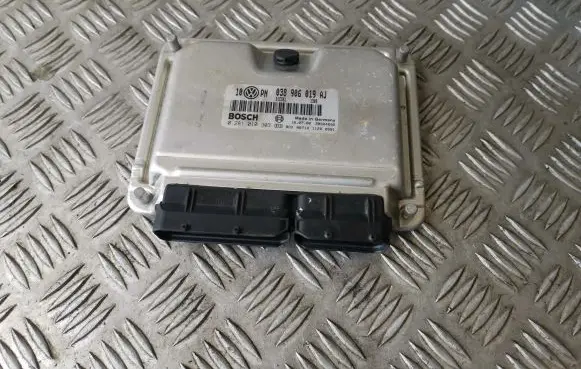 Volkswagen PASSAT B5 Engine control unit/module 0281010303 038906019AJ