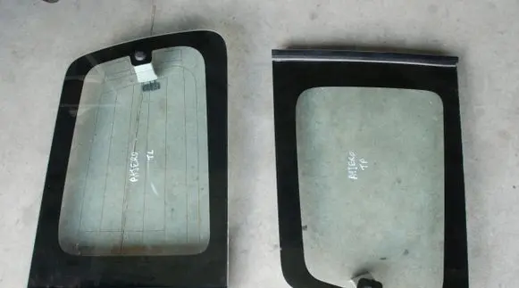 Mitsubishi Pajero Rear door window glass 200KM