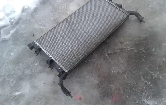 Renault Laguna III Coolant radiator 214100004R
