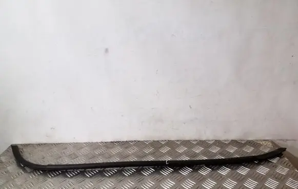 Opel Vivaro Front door glass trim molding
