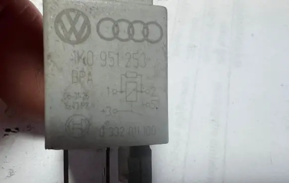 Volkswagen PASSAT B6 Other relay 1K0951253