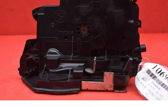 BMW X3 E83 Rear door lock 7060296