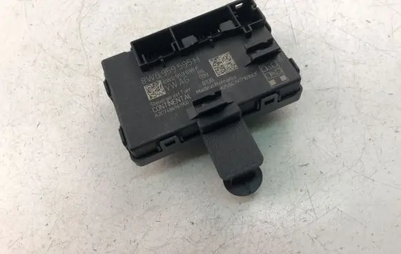 Audi A5 Door control unit/module 8W0959595H