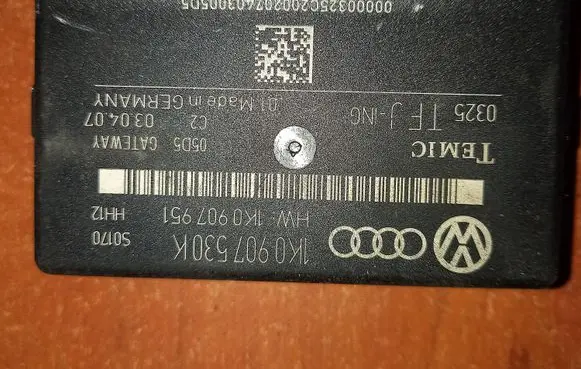 Volkswagen Touran I Gateway control module 1K0907530K 0325 1K0907951