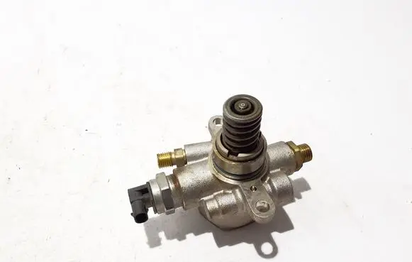 Audi A6 S6 C8 4K Fuel injection high pressure pump 06M127026M