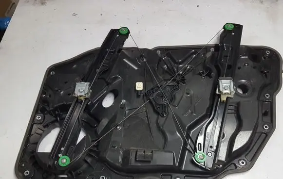 Volkswagen Touareg II Front door window regulator with motor 7P6837755B