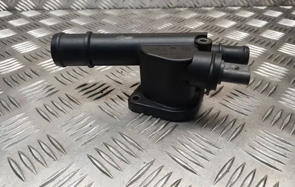 Audi A4 S4 B7 8E 8H Engine coolant pipe/hose 038121132G