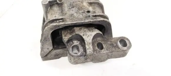 Volkswagen PASSAT B6 Engine mount bracket 1K0199262