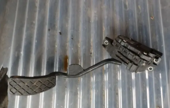 Audi A4 S4 B7 8E 8H Accelerator throttle pedal 8E2721523c