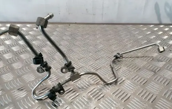 Audi Q7 4L Fuel line pipe