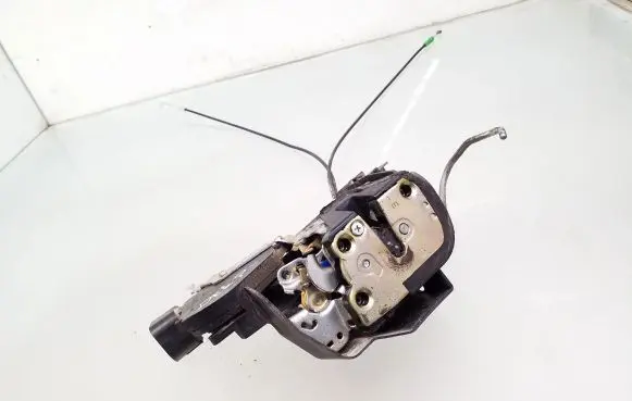 Toyota Corolla Verso E121 Front door lock