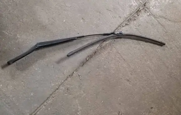 Seat Leon (5F) Front wiper blade arm 5F1955409