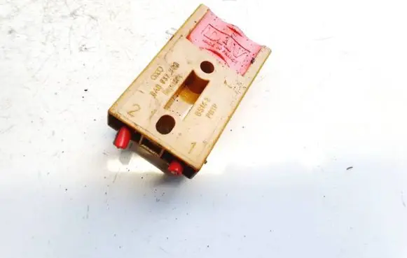 Audi A6 S6 C5 4B Fuse 8a0937530