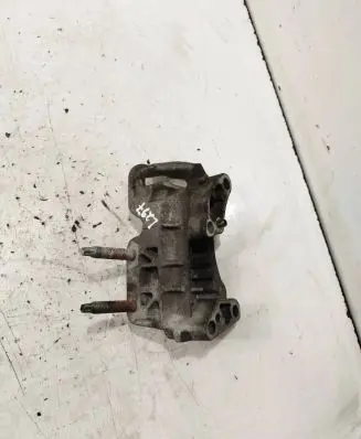 Volvo V70 Engine mounting bracket 3m516030