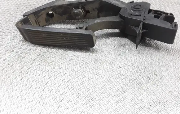 Mercedes-Benz C W203 Accelerator throttle pedal A2033010001