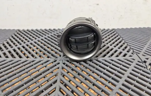 Toyota RAV 4 (XA40) Dash center air vent grill 5566042060 5566042040