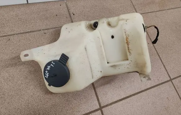 Volvo 460 Windshield washer fluid reservoir/tank 448908 448909