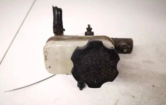 Hyundai Santa Fe Brake fluid reservoir 