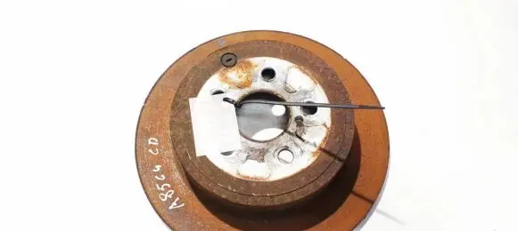 Toyota Avensis T250 Rear brake disc neventiliuojamas