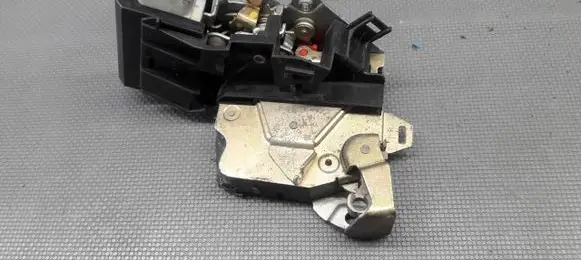 BMW 5 E39 Sliding door lock 8166246