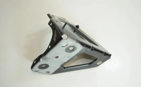 Audi A6 S6 C6 4F Fender mounting bracket 4F0821135B