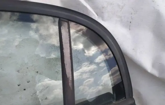 Opel Vectra C Rear vent window glass 