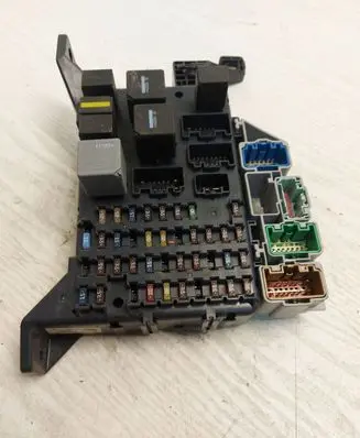 Ford Mondeo Mk III Fuse module 1S7T14A073AF 2L1920031