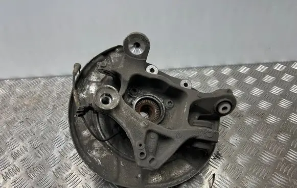 BMW 5 G30 G31 Rear wheel hub 6866337