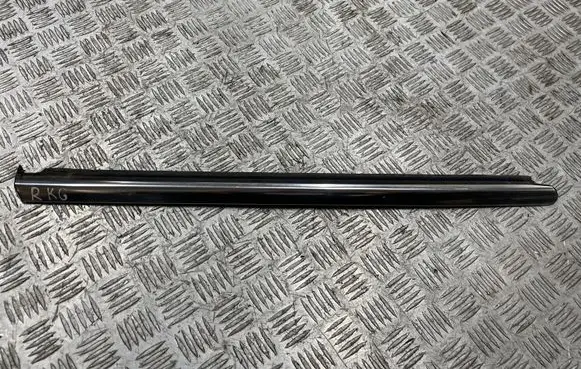 Mercedes-Benz R W251 Rear side glass trim 2516905180