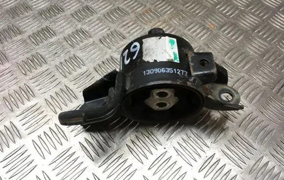 Hyundai i30 Engine mount bracket 310625 130906351277