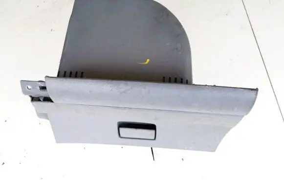 Glove box