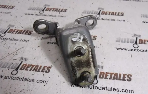 Honda CR-V Rear door lower hinge
