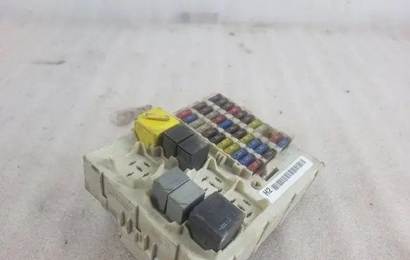 Ford Focus Fuse module 2M5T14A073BD 518783303