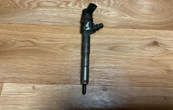 Opel Insignia A Fuel injector 0445110327