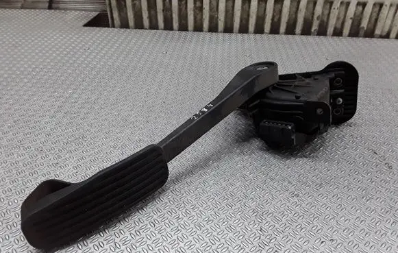 Volvo V70 Accelerator throttle pedal 9496822