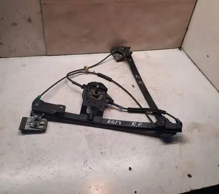 Volkswagen Golf III Front door manual window regulator 1H0837402R