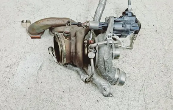 BMW 5 G30 G31 Turbo 7637563 4947702408